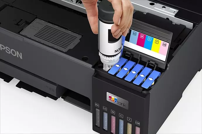 Epson EcoTank – tanková tiskárna s doplnitelnými nádržkami plněnými z lahviček inkoustu
