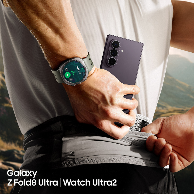 Samsung Galaxy Z Fold8 Ultra v ruce a chytré hodinky Galaxy Watch Ultra2 při sportu